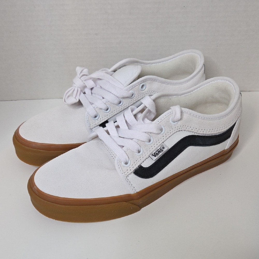Vans Chukka Low Sidestring Classic White and BlackSneakers with Gum Sole W9 M7.5